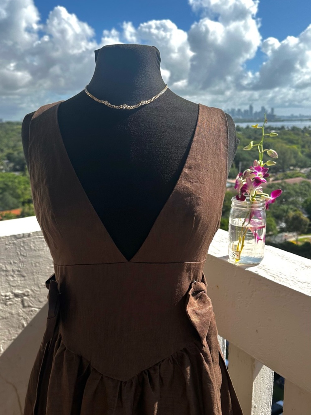 VRG GRL Brown Linen Maxi Dress Coastal Chic Open Back Tie Waist US 6 AU 10 NWT - Picture 2 of 9